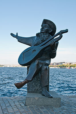 Staty Evert Taube på Riddarholmen i Stockholm