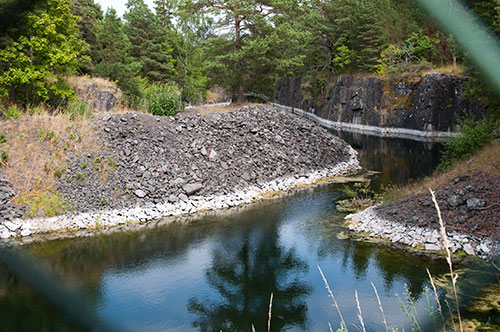 Vattenfyllt gruvschakt på Utö